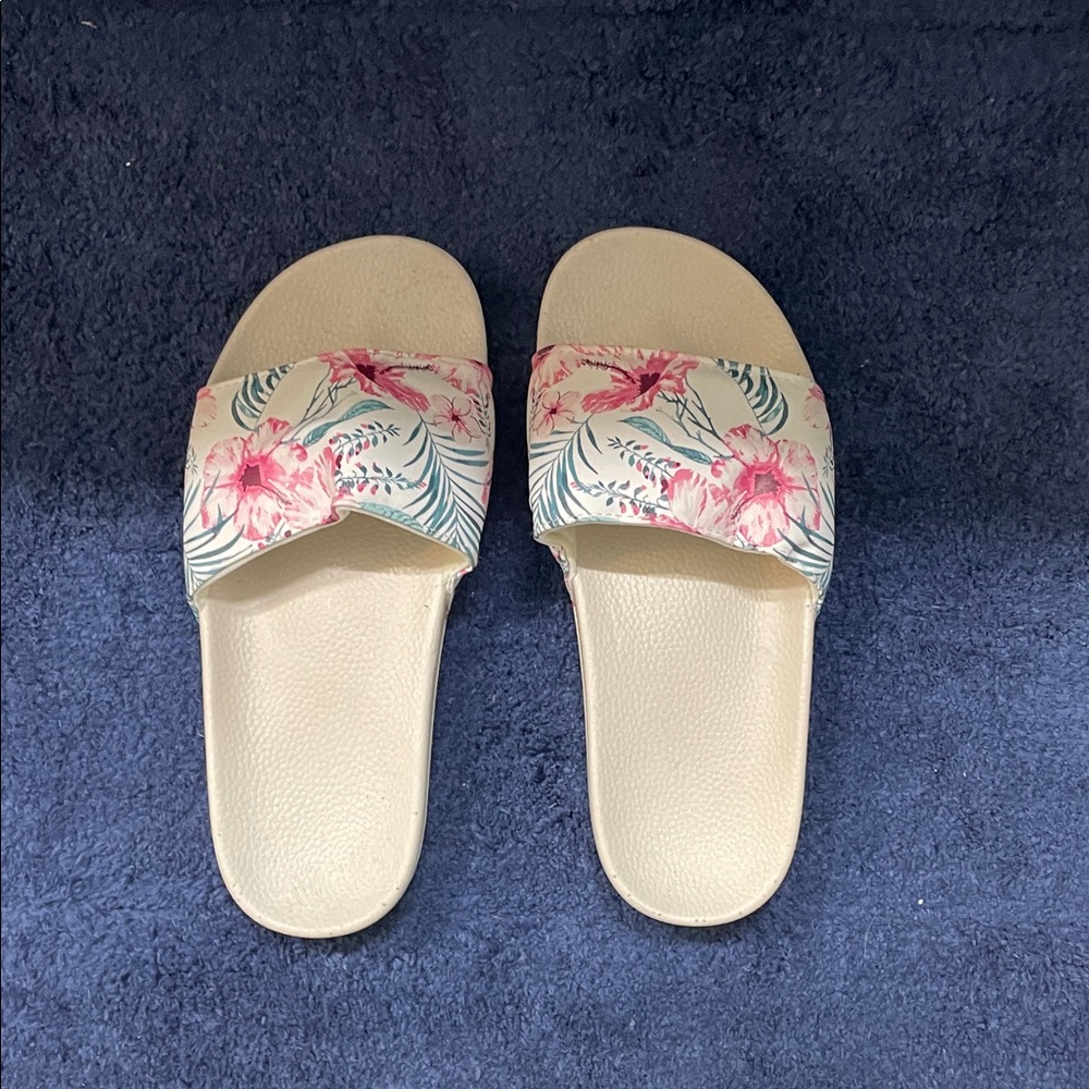 Elegant Floral Sandals - Cream and Pink